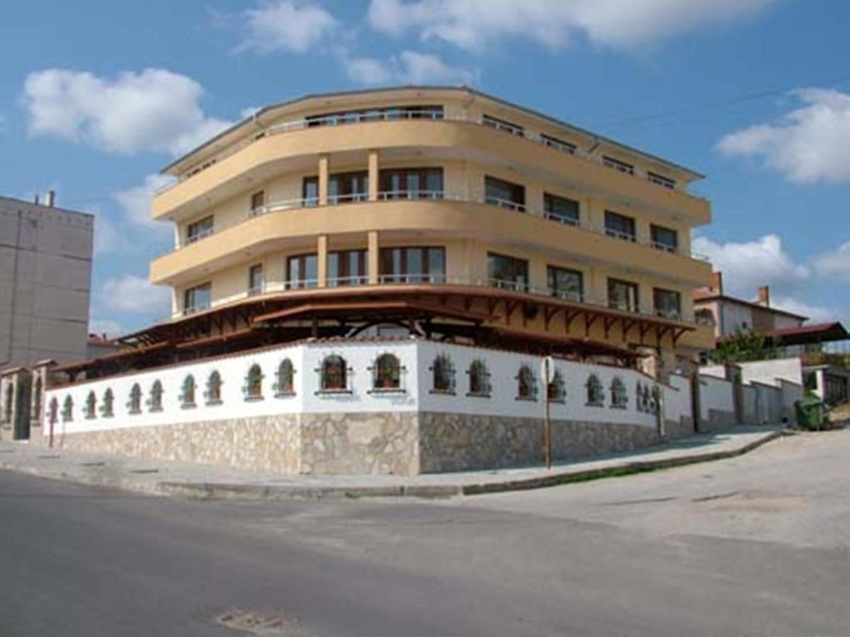 Отель Family Hotel St. Constantine and Helena Ивайловград-5